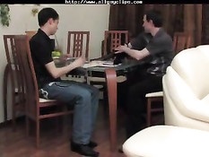 Незабываемый вечер яркого секса двух парней в колготках