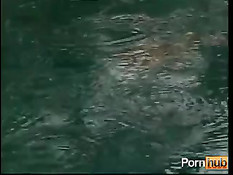 Азиатская милашка мастурбирует свою киску и ласкает грудь