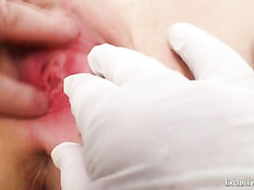 Женщина блондинка явилась на приём к похотливому гинекологу