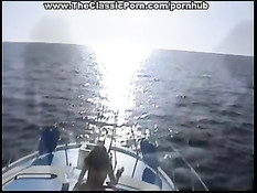 Голые девки ловили рыбу на яхте, а потом ебались с мужиками