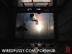 Девушка решила затрахать своих подруг при помощи секс машин