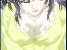 Зрелая женщина пристаёт к проходившему мимо дома парню