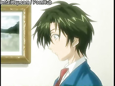 Зрелая женщина пристаёт к проходившему мимо дома парню