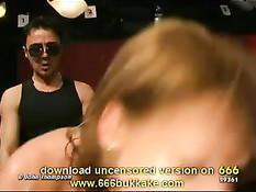 Зрелая женщина сосёт члены, после чего её трахают анально