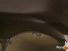 Немного выпив за столом ребята приступили к дружескому минету