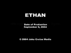 Парень оттрахал на кровати маленькую азиатку в красном платье