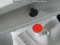 Грязный и развратный секс молодой девушки и больной панды