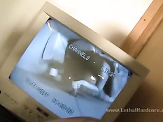 Некоторые девушки любят дрочить мужские члены просунутые в дырки