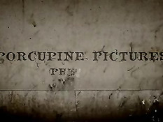 Девушка в кукольном наряде занимается сексом с пареньком