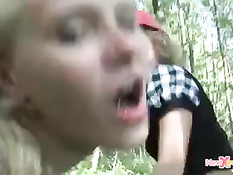 Девчонки встретили в лесу двух работяг и занялись с ними сексом