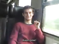 Девчонка минетом зарабатывает на билет на поездку в поезде