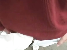 Девчонка минетом зарабатывает на билет на поездку в поезде