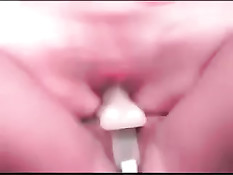 Азиатская сучка страпоном отодрала свою сексуальную подругу