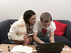 Девушка попросила помочь ей сделать курсовую в обмен на секс