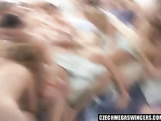 Собравшись вместе свингеры из Праги устроили большую оргию