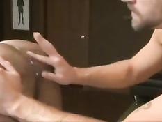 Лысый отодрал негра с головы до ног расписанного татуировками