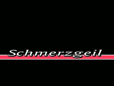Девушке в синем платье и чёрных сапогах растягивают половые губы