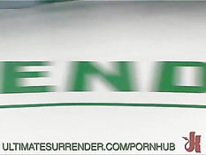 Девушки делают фистинг после жёсткой схватки на бойцовском ринге