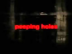 Подглядывание за девушками в одном из общественных туалетов