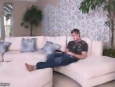 Alexis Texas застала парня за просмотром порнухи и сильно возбудилась