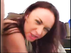 Нарядившись в красивое бельё она ощутила двойное проникновение