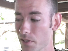 Парень принёс пиццу, а Марша решила его отблагодарить минетом