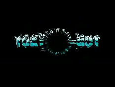 Японская девушка старается сексуально удовлетворить всех парней