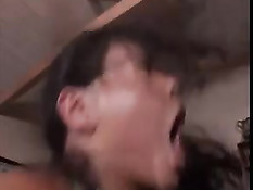 Летним днём ребята вдвоём трахали красивую азиатскую подружку