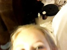 Девчонка засняла свои любовные приключения с двумя парнями