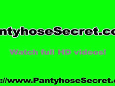 Худая брюнетка Виктория Роуз трахается в нейлоновых колготках