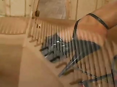 Великолепный ганг-банг с шикарной брюнеткой в зелёном платье