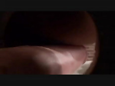 Девушка в красном платье в мужском туалете сосала парню член