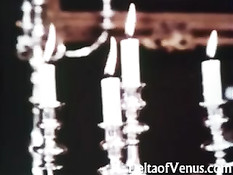 В порно фильме 60-х годов женщина раздевается и ложится на стол