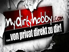 Групповой секс мужика с двумя молодыми подругами в тёмных очках