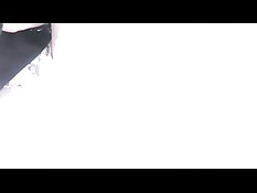 Группа голых девушек мастурбирует в просторном салоне лимузина