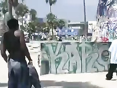 Невинная мулатка с пляжа попала в руки опытного чёрного мачо