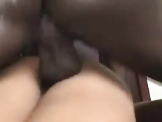 Невинная мулатка с пляжа попала в руки опытного чёрного мачо