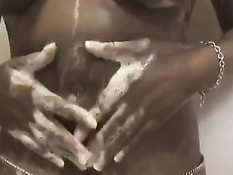 Невинная мулатка с пляжа попала в руки опытного чёрного мачо