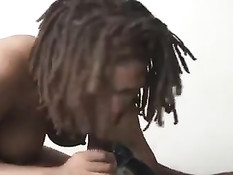 Невинная мулатка с пляжа попала в руки опытного чёрного мачо