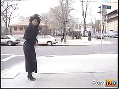 Эта девушка обожает позицию в которой мужчина находится сверху