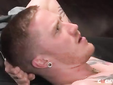 Габриэль Кларк ебёт в жопу любящего татуировки Кеннеди Картера