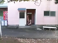 Грудастая японка Нана Нацумэ любит трахаться в людных местах