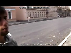 Молодая блондинка ощущает на себе глубокий анальный хардкор