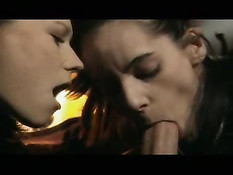 На встрече европейские свингеры практикуют разные виды секса