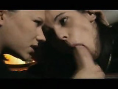 На встрече европейские свингеры практикуют разные виды секса