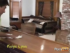 Отсосав член азиаточка позволила испытать свои дырочки в деле