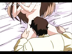 Молодая красавица проходит в кровати сексуальное обучение