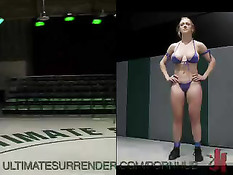 Победительница в этой лесбийской битве сможет оттрахать проигравшую