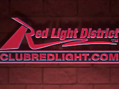 Молодые девушки связывают и игрушками трахают своих подружек