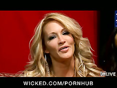 Зрелые лесбиянки в эротичном белье ебутся на шоу в прямом эфире